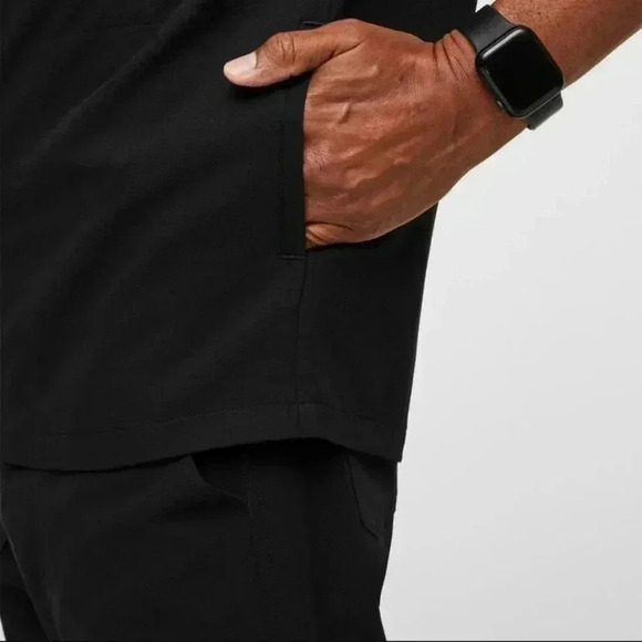 Figs men's black scrub set (large top/medium bottoms) - Picture 5 of 16